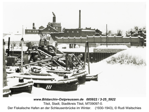 Tilsit, Der Fiskalische Hafen an der Schleusenbrücke im Winter
