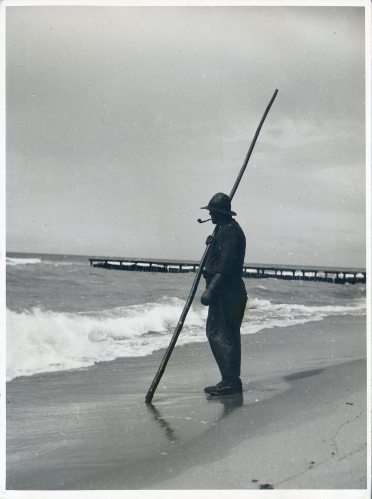 Kurische Nehrung, Bernsteinfischer am Ostseestrand