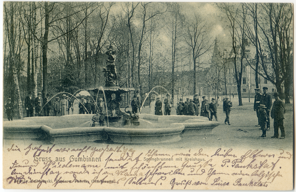 Gumbinnen, Springbrunnen mit Kreishaus