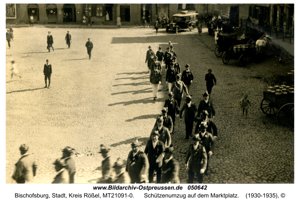 Bischofsburg, Schützenumzug auf dem Marktplatz