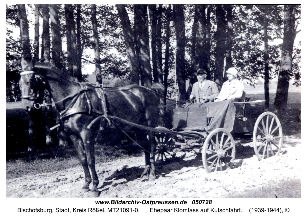 Bischofsburg, Ehepaar Klomfass auf Kutschfahrt