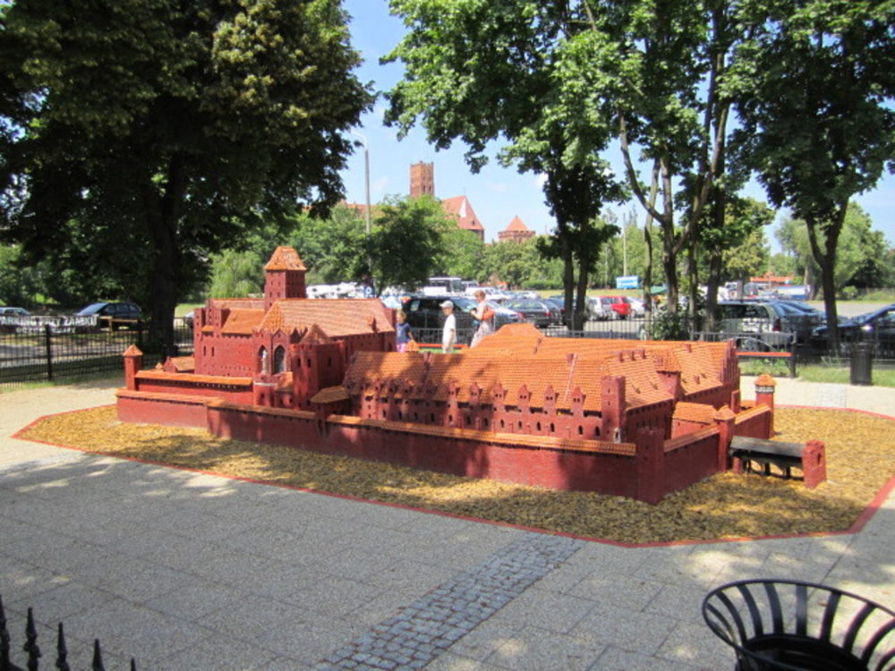 Marienburg (Malbork), Blick auf die Ordensburg und Miniaturansicht