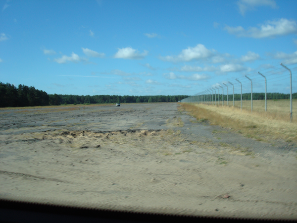 Grieslienen (Gryźliny), Landebahn des Flugplatzes