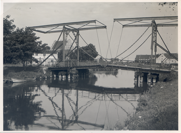 Lötzen, Zugbrücke mit Schloss