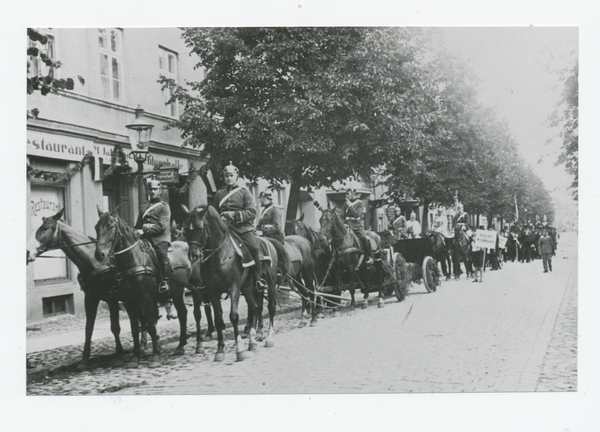 Tilsit, Heimatfest 22.-24.08.1930, Artilleristen und Kürassiere im Festumzug