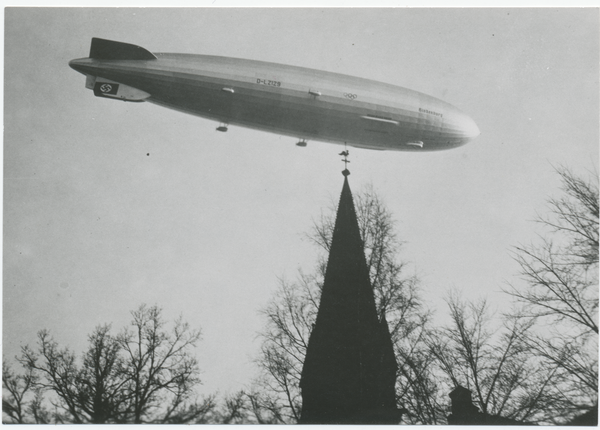 Tilsit, Luftschiff "Hindenburg" über der Kreuzkirche