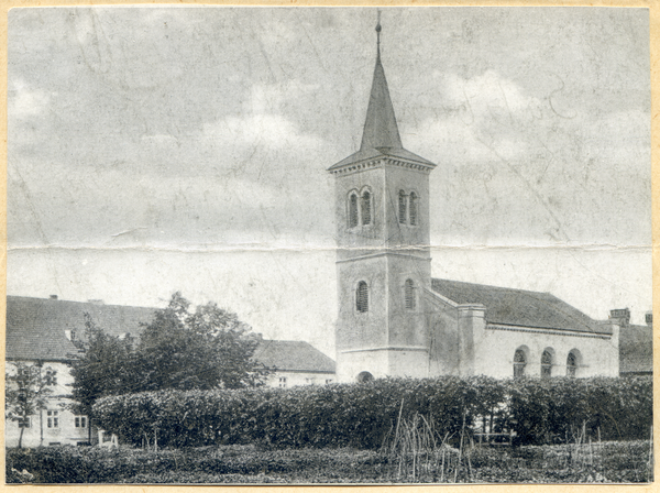 Gumbinnen, Salzburger Kirche, links die Salzburger Anstalten