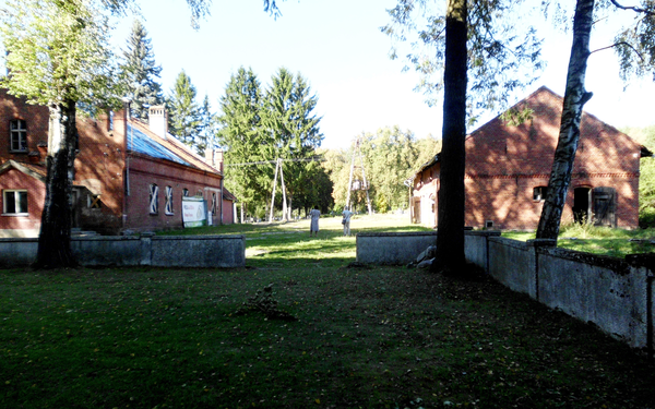 Nußtal (Orzechowo), Veränderungen im Umfeld des Pfarrhaus, Wirtschaftsgebäudes, Friedhofs