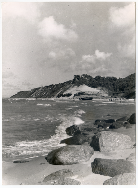 Klein Kuhren,  Blick vom Strand auf Zipfelberg und Warnicker Steilküste