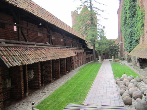 Marienburg (Malbork), Pfaffenturm mit Wehranlage