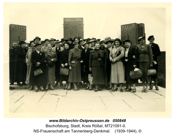 Bischofsburg, NS-Frauenschaft am Tannenberg-Denkmal