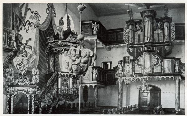 Groß Peisten, Ev. Kirche, Blick auf die Kanzel und die Orgel, um 1715