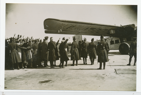 Königsberg, Flughafen Devau, Adolf Hitler in Devau gelandet