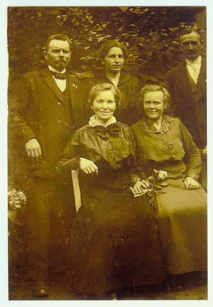 Tilsit, Ehepaar Reimann mit Tochter und Freunden