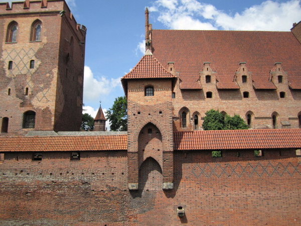 Marienburg (Malbork), Der Pfaffenturm mit Blick zum  Mittelschloss