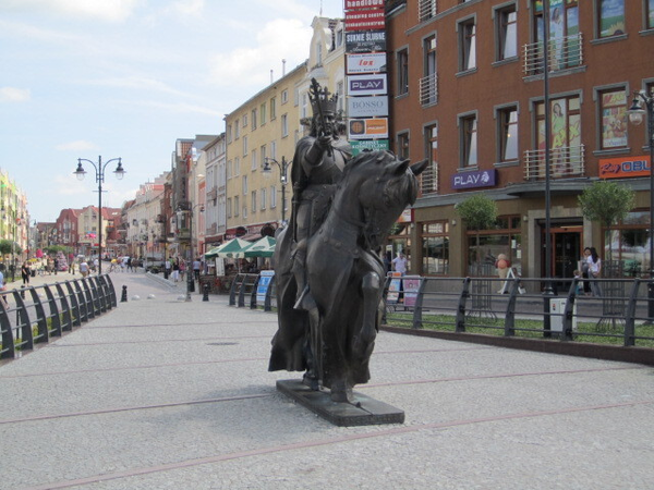 Marienburg (Malbork), Blick auf die Innenstadt, Denkmal des polnischen Königs Kazimierz Jagiellończyk