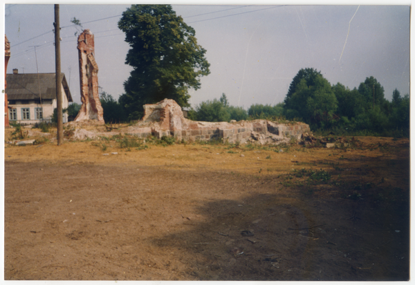 Groß Friedrichsdorf, Pfarrhaus und Kirchenruine