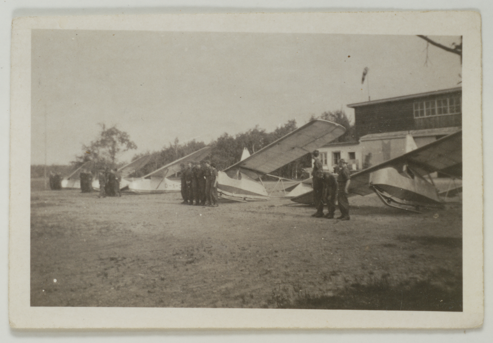 Rossitten Kr. Samland, Reichssegelfliegerschule, Antreten vor dem Flugdienst