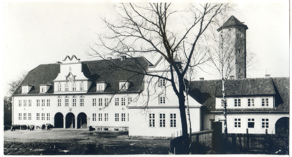Gerdauen, Stadtschule und Wasserturm