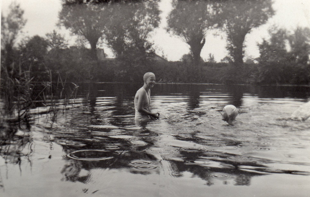 Dünen, Fröhliches Baden im See