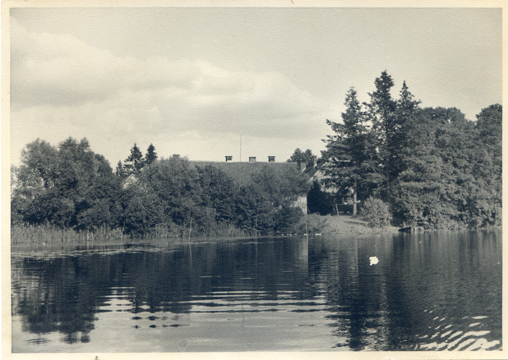 Liebemühl, Mühlenteich mit Forstamt