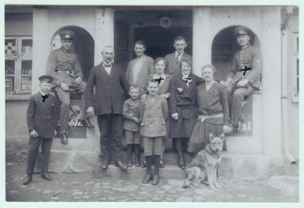 Mulden, Gasthaus Gustav und Hilde Dresp und Familie