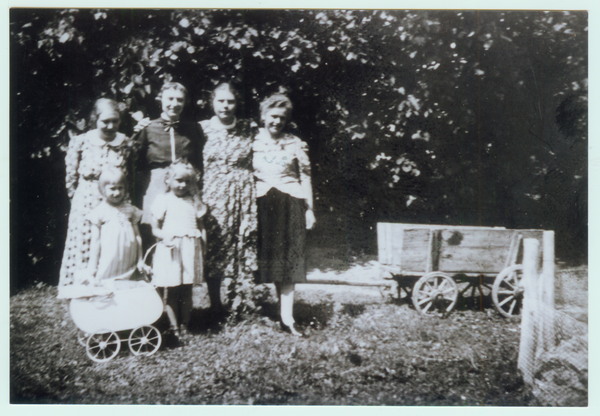 Mulden, Im Garten der Familie Adolf und Helene Flath
