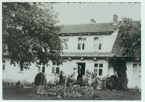 Großastrau, Wohnhaus der Familie Holstein