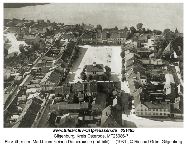 Gilgenburg, Blick über den Markt zum kleinen Damerausee (Luftbild)