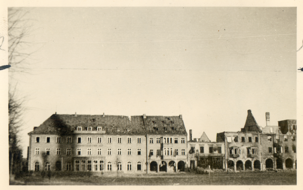 Goldap, Markt mit Hotel "Ostpreußischer Hof", Zerstörungen