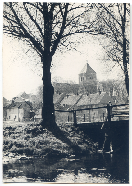 Goldap, Blick von der Goldap (Fluss) auf die Stadtkirche