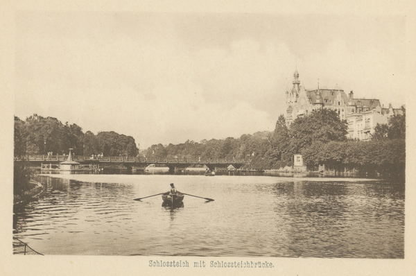 Königsberg, Schloßteich, Schloßteichbrücke und Schwanenhaus