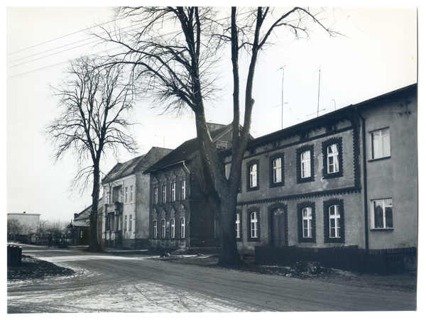 Liebemühl, Straße mit Häusern aus der Vorkriegszeit