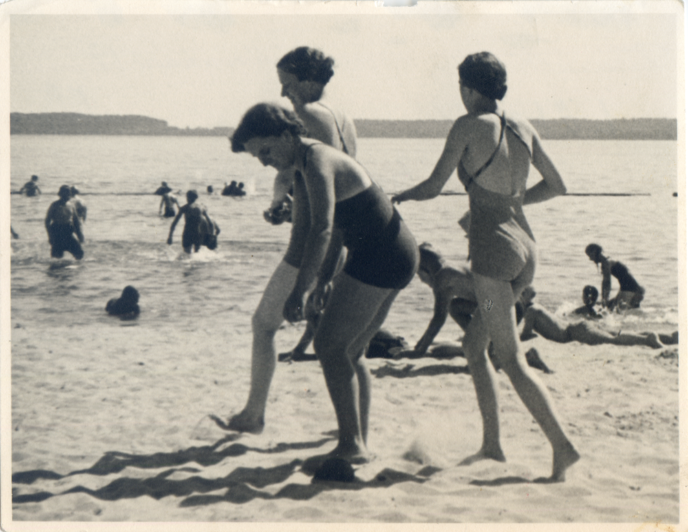 Lötzen, Badeanstalt, Frohes Treiben am Strand