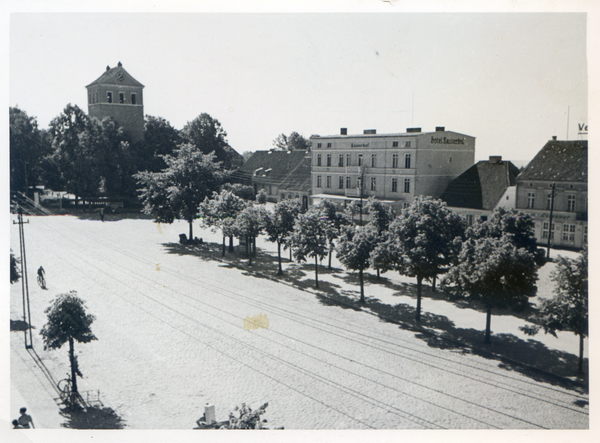 Lötzen, Marktplatz mit Kirche und Kaiserhof