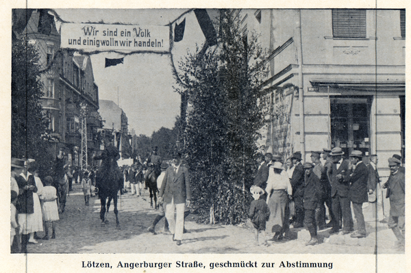 Lötzen, Angerburgerstraße geschmückt zur Abstimmung