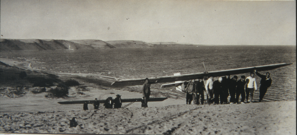 Rossitten Kr. Samland, Transport von Segelflugzeugen durch den Dünensand