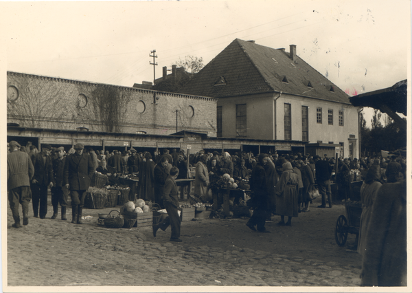 Lötzen, Wochenmarkt vor dem Schlachthof