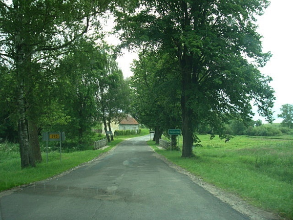 Scharnigk (Żardeniki), Ortseingang