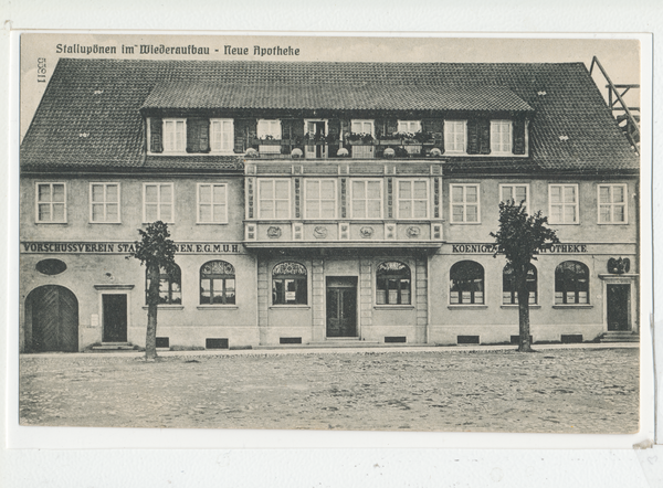 Stallupönen, Altstädtischer Markt, Im Wiederaufbau -  Apotheke und Vorschussverein