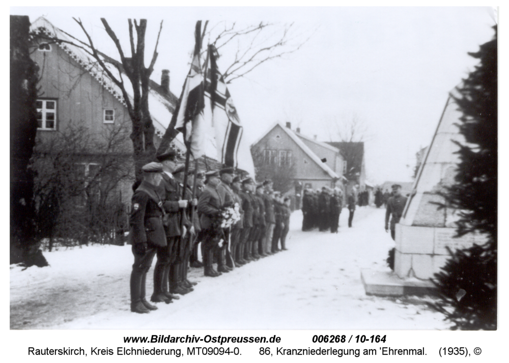 Rauterskirch, 86, Kranzniederlegung am 'Ehrenmal