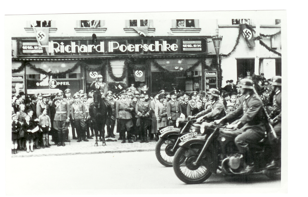 Tilsit, Hohe Str. 25, Truppenparade am 20.04.1939