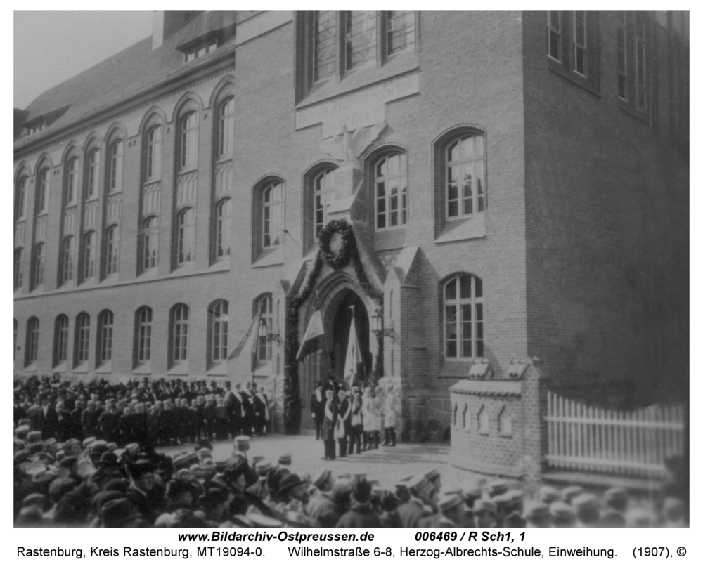 Rastenburg, Wilhelmstraße 6-8, Herzog-Albrechts-Schule, Einweihung