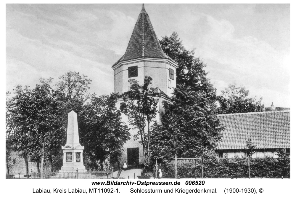 Labiau, Schlossturm und Kriegerdenkmal