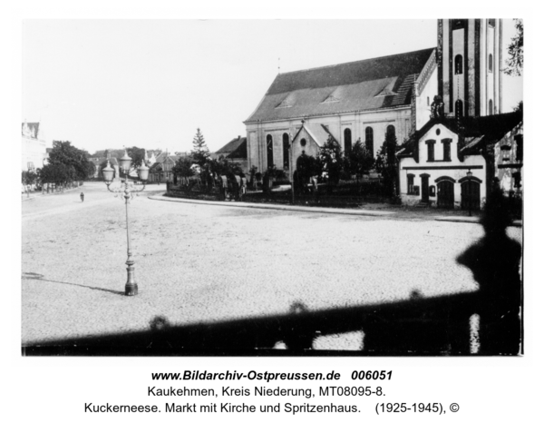 Kuckerneese. Markt mit Kirche und Spritzenhaus