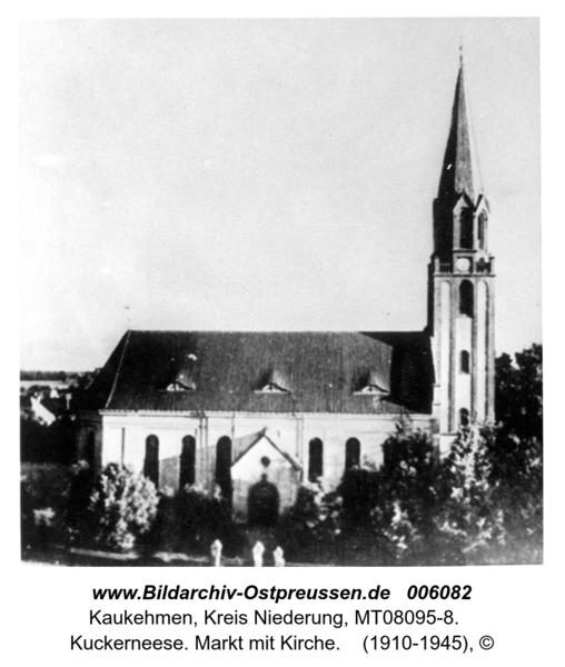 Kuckerneese. Markt mit Kirche