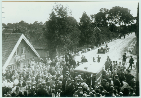 Rauterskirch, 95, dörfliche Trauergemeinde