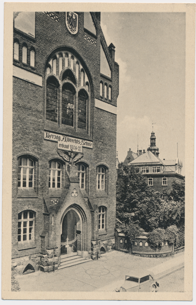 Rastenburg, Wilhelmstraße 6-8, Herzog-Albrechts-Schule, Haupteingang