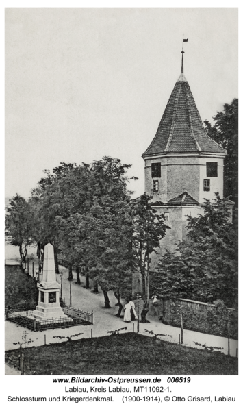 Labiau, Schlossturm und Kriegerdenkmal