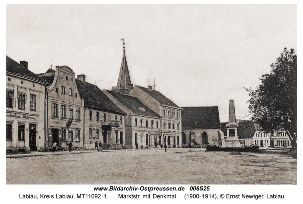 Labiau, Marktstr. mit Denkmal